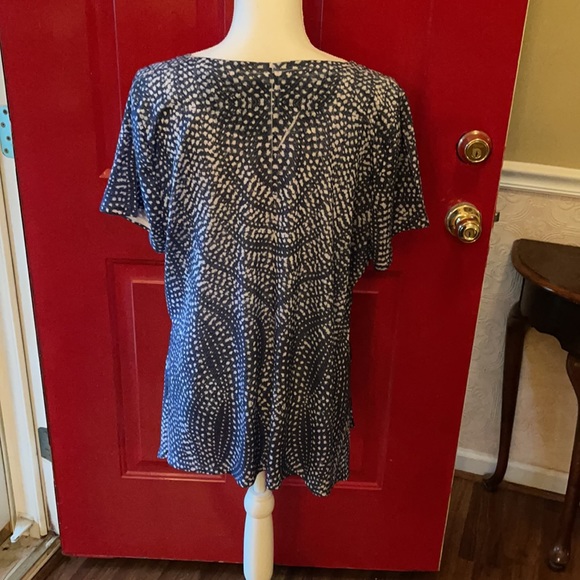 French Blue top w studs and pearl decor sz1x - Picture 2 of 2